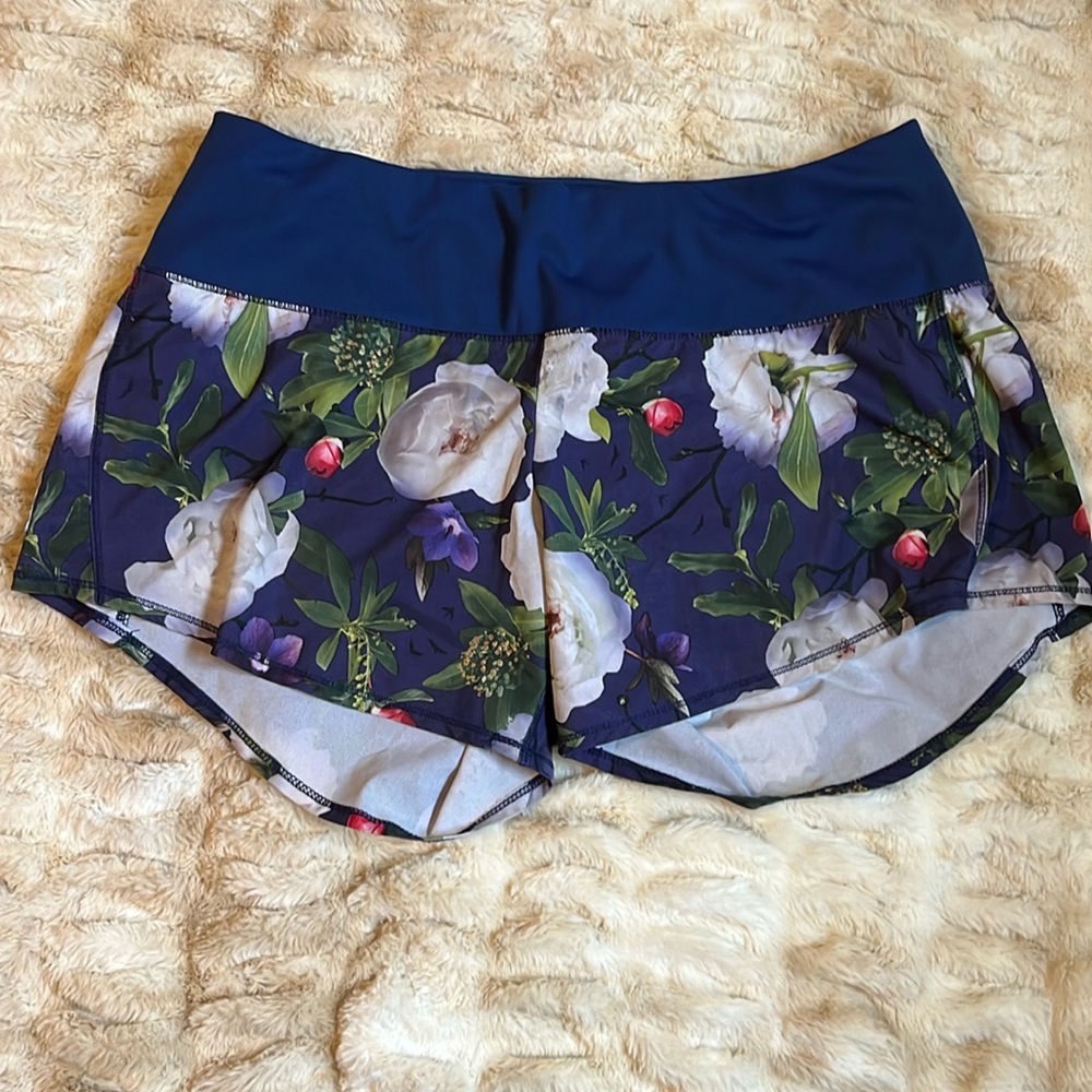 Cute Flower print Navy short, back zipper for storage